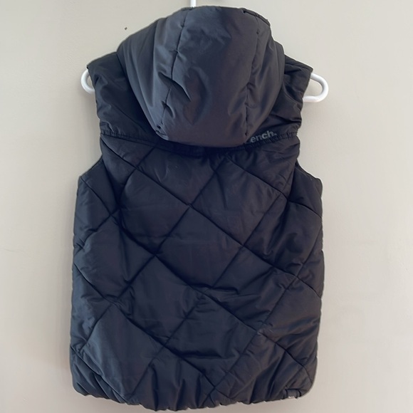 Bench Women’s Hooded Puffer Vest in Black.     Size Small - Picture 2 of 6